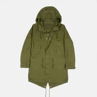 The Defender is a classic fishtail parka made with washed and tumbled 100% cotton.
