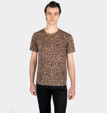 Short sleeve leopard print t-shirt with a relaxed neck and capped sleeves