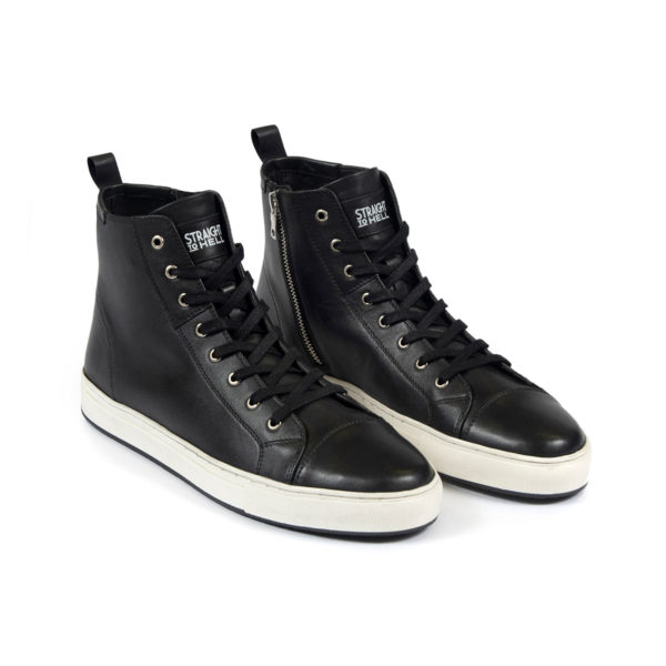 Leather sneakers with side zipper.