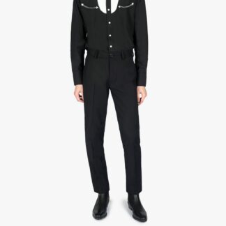 Slim fit pants with a medium rise.