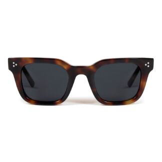 A timeless sunglasses shape that’s effortlessly cool. Hand-crafted, brown tortoise acetate frames with polarized lenses.