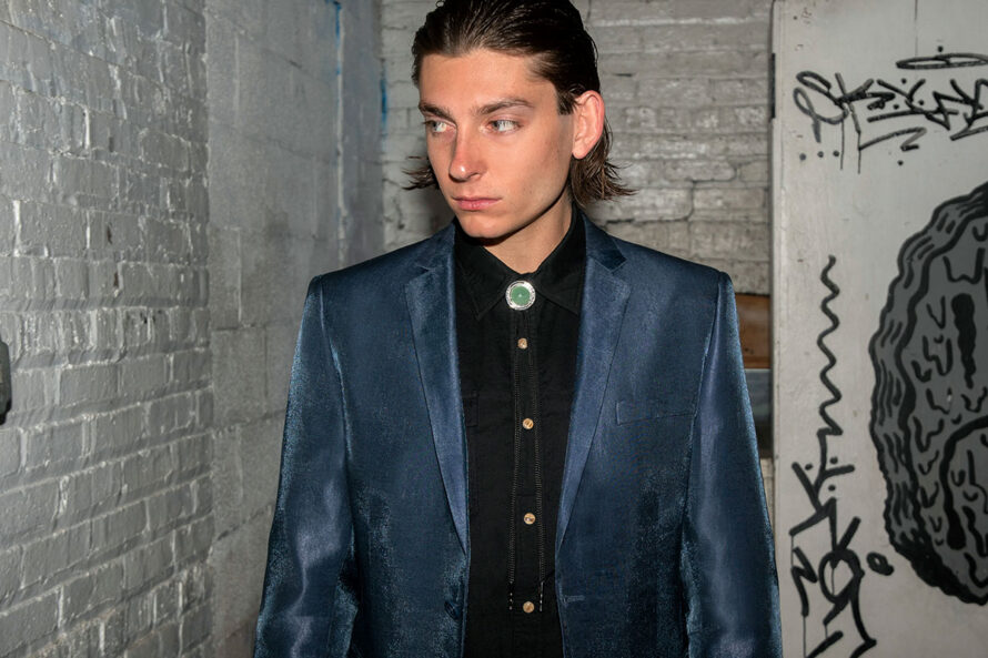 The Lost Highway bolo tie features a jade gemstone in a 1.25 inch, silver-plated decorative pendant with a 19 inch chord. It can be worn as a loose or secured tie or as a necklace. Packaged in an STH custom box.