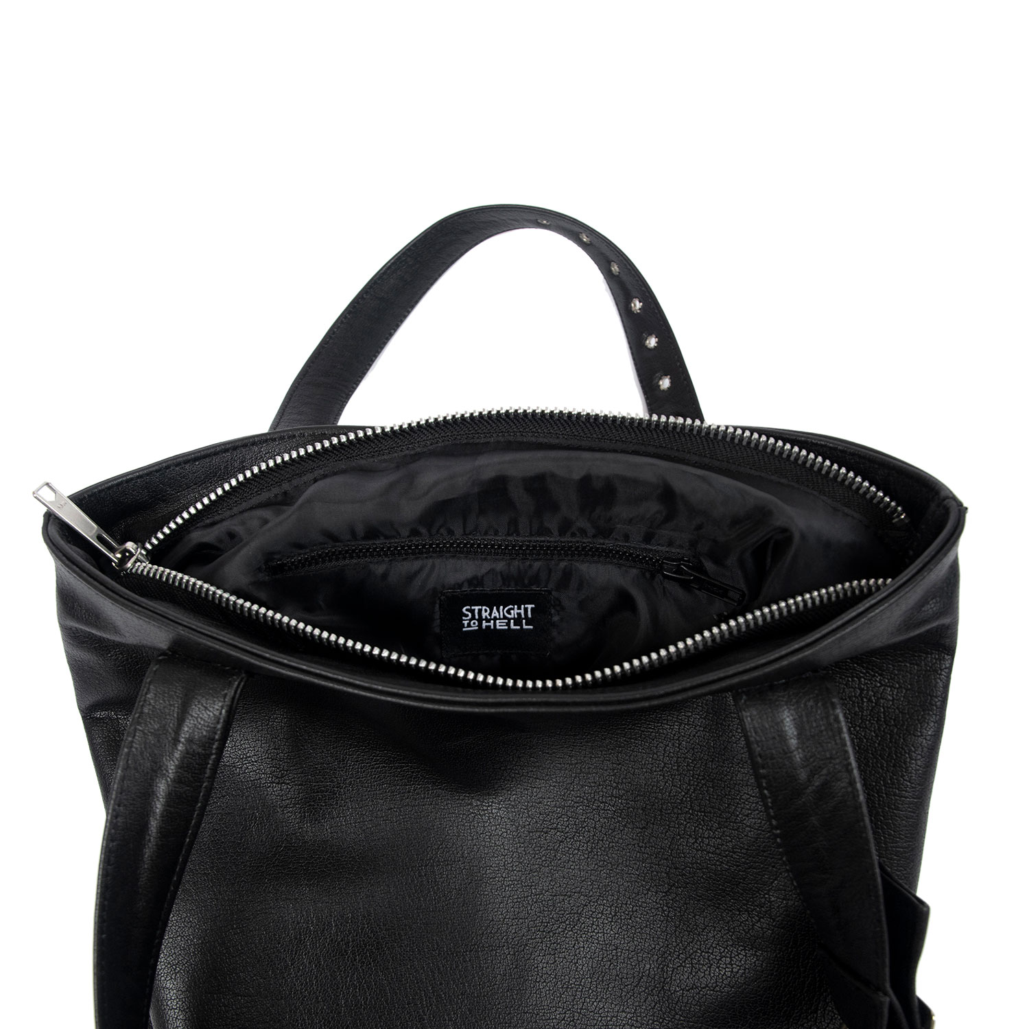 The Passenger black leather tote bag is your everyday bag, ideal for carrying all essentials.