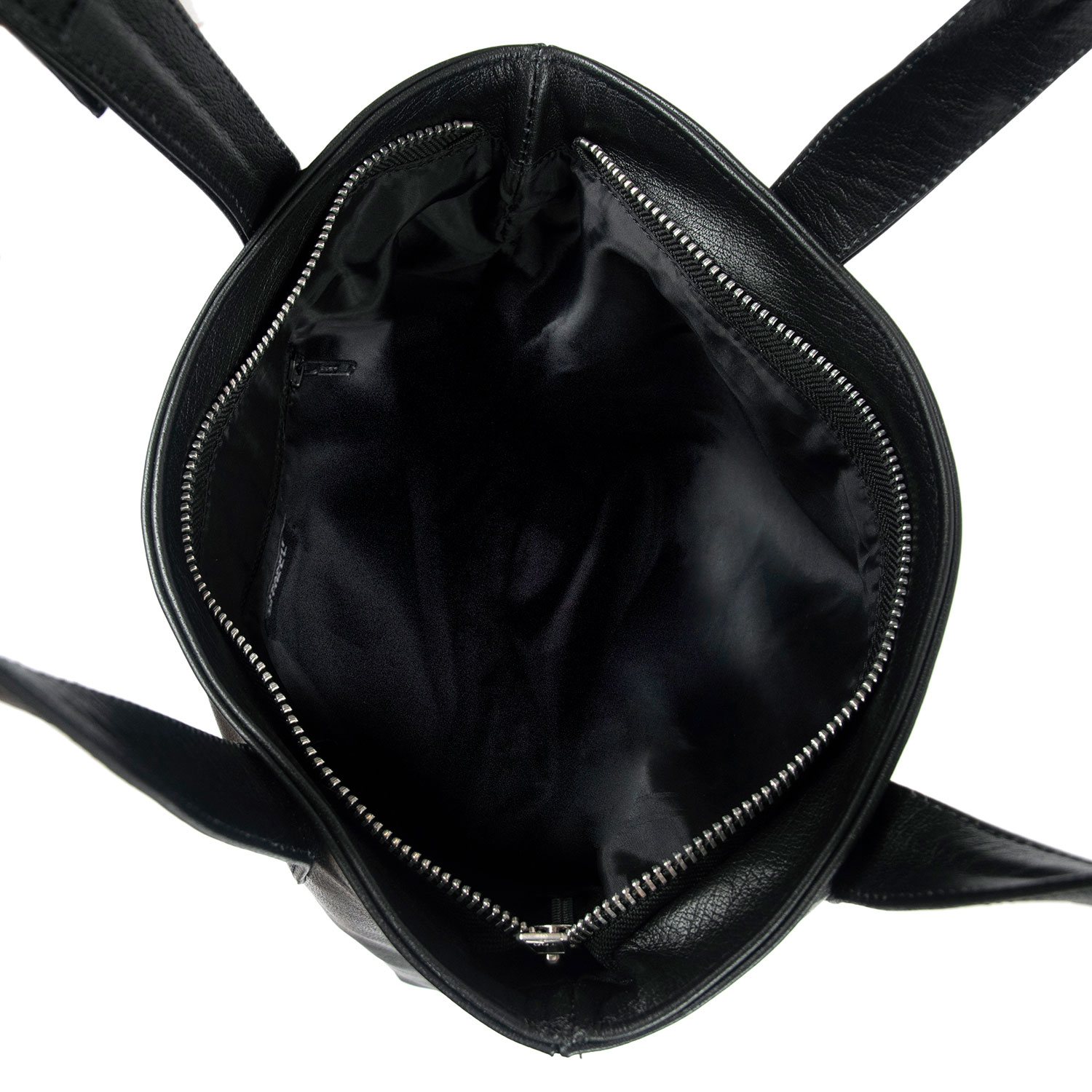 The Passenger black leather tote bag is your everyday bag, ideal for carrying all essentials.