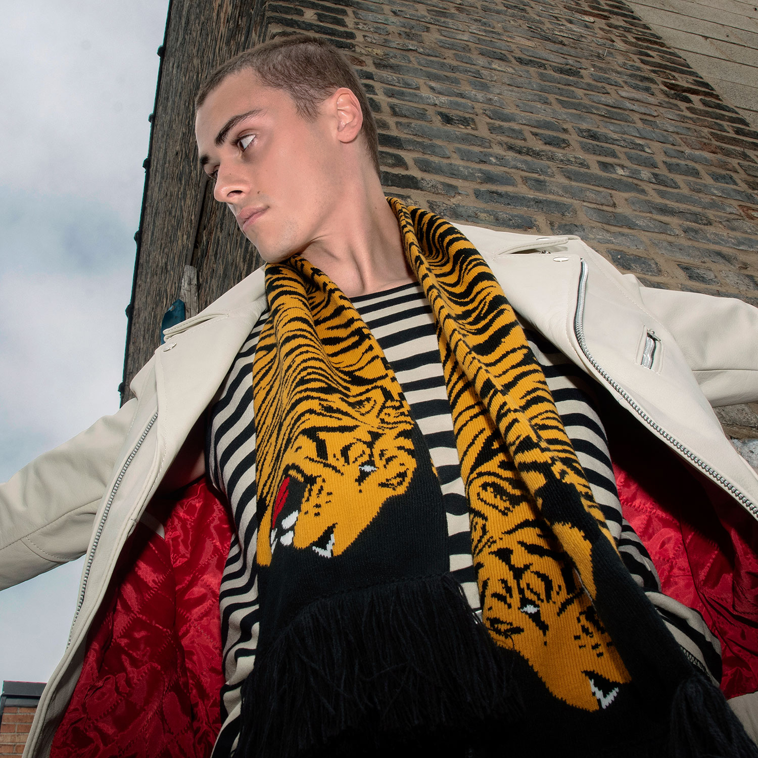 The Stray Tiger is a two-headed tiger soccer scarf with a discreet Straight To Hell statement. Some days a jacket isn't enough, and an ordinary scarf just won't do. Medium weight and measuring 57 inches. Made to be worn long in front or wrapped around the neck.