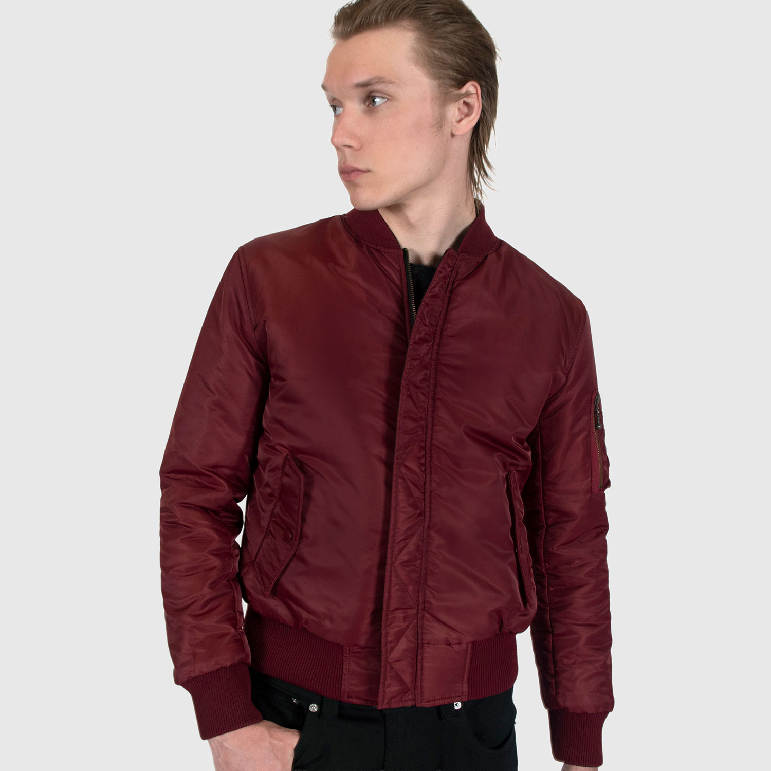 Reversible flight jacket, featuring black and burgundy nylon with brass hardware. Two different color styles in one jacket, so you’ve always got another option. Side pockets and classic utility bicep pocket with STH woven label. Durable elastic cuffs, waistband, and neck. This is our Proper fit.