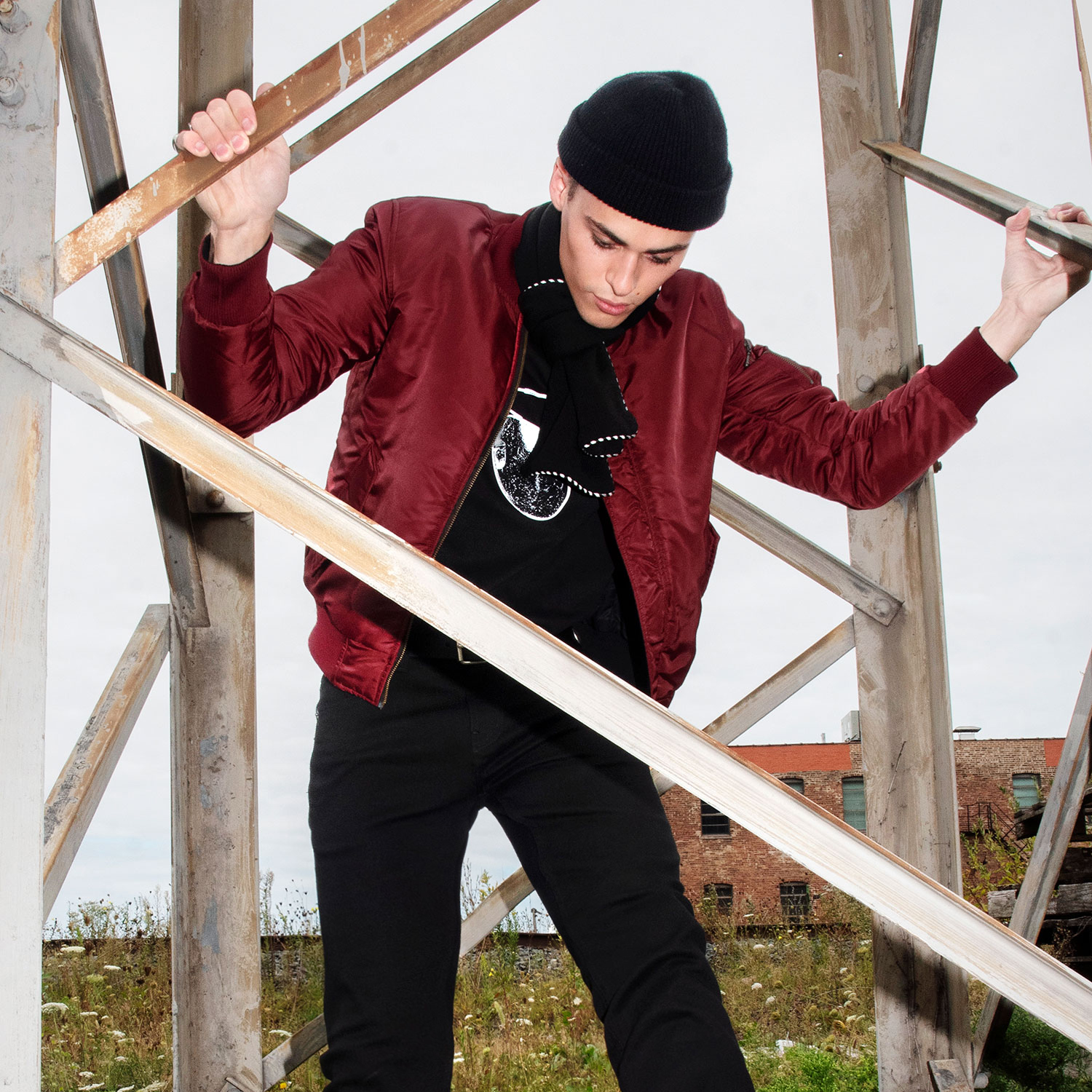 Reversible flight jacket, featuring black and burgundy nylon with brass hardware. Two different color styles in one jacket, so you’ve always got another option. Side pockets and classic utility bicep pocket with STH woven label. Durable elastic cuffs, waistband, and neck. This is our Proper fit.
