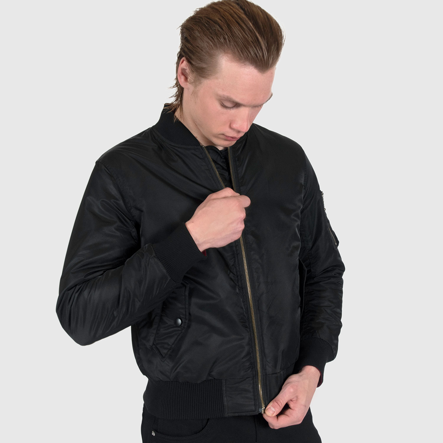 Reversible flight jacket, featuring black and burgundy nylon with brass hardware. Two different color styles in one jacket, so you’ve always got another option. Side pockets and classic utility bicep pocket with STH woven label. Durable elastic cuffs, waistband, and neck. This is our Proper fit.
